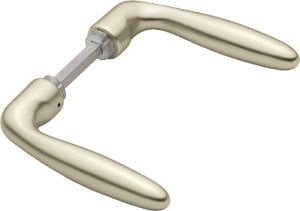 Türdrückerpaar Verona 1510 Alu.F2 o.Rosetten 4-KT.8mm HOPPE