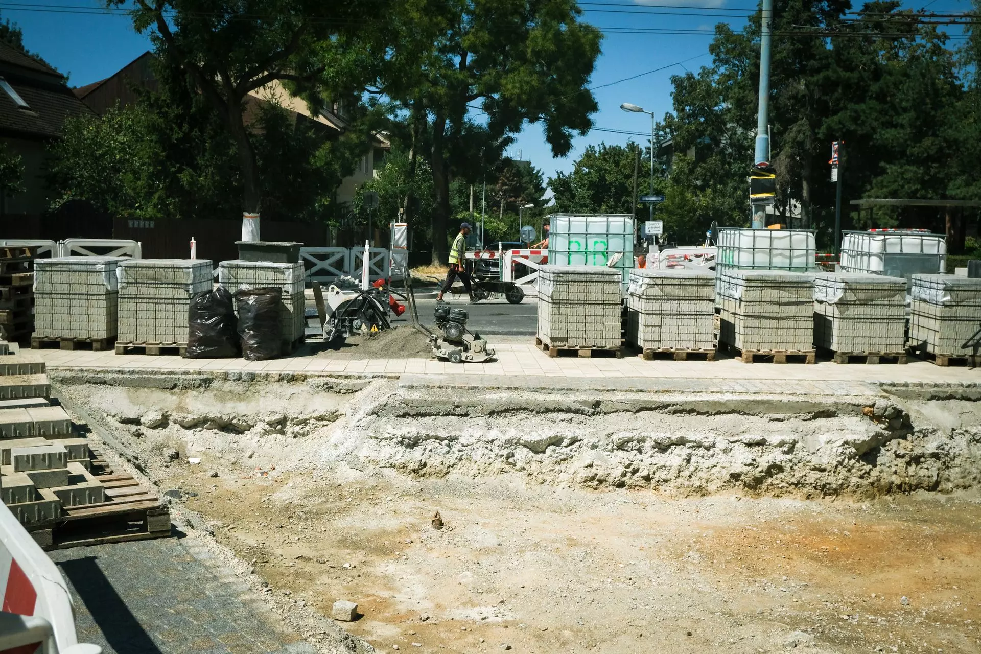 Pflastern, Verdichten und Transportieren – Arbeiten am Untergrund auf der Baustelle